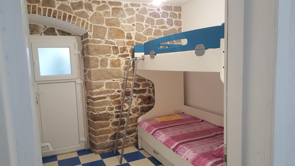 House Popovic Apartma Sucuraj